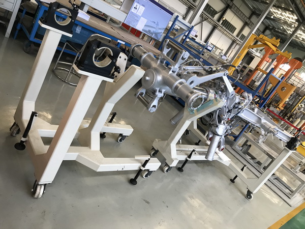 A340起落架拆装小车使用现场